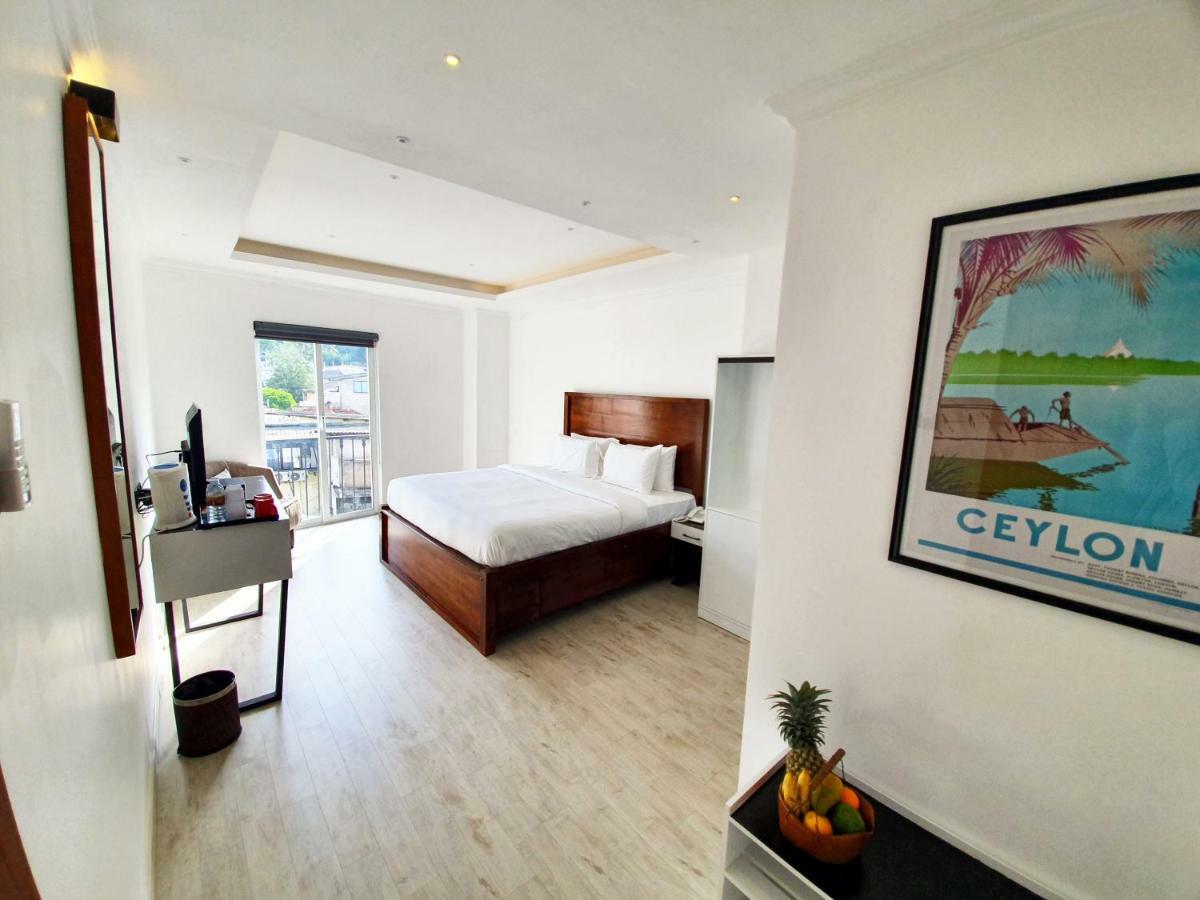 Bed Station 210 Hotell Kandy Exteriör bild
