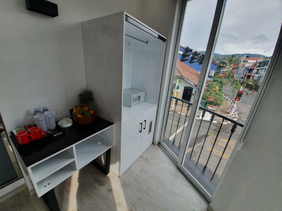 Bed Station 210 Hotell Kandy Exteriör bild