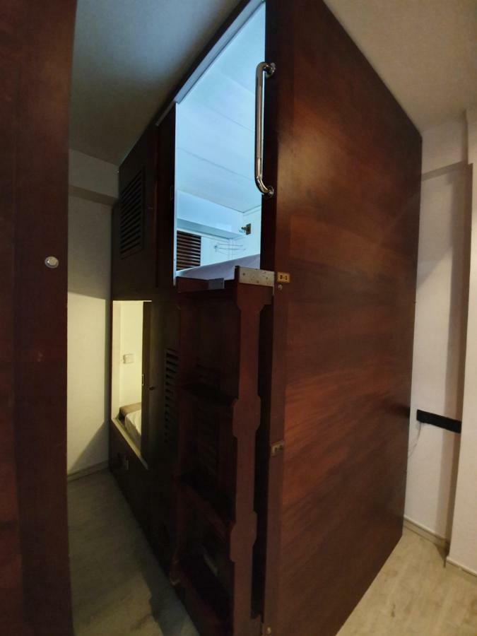 Bed Station 210 Hotell Kandy Exteriör bild